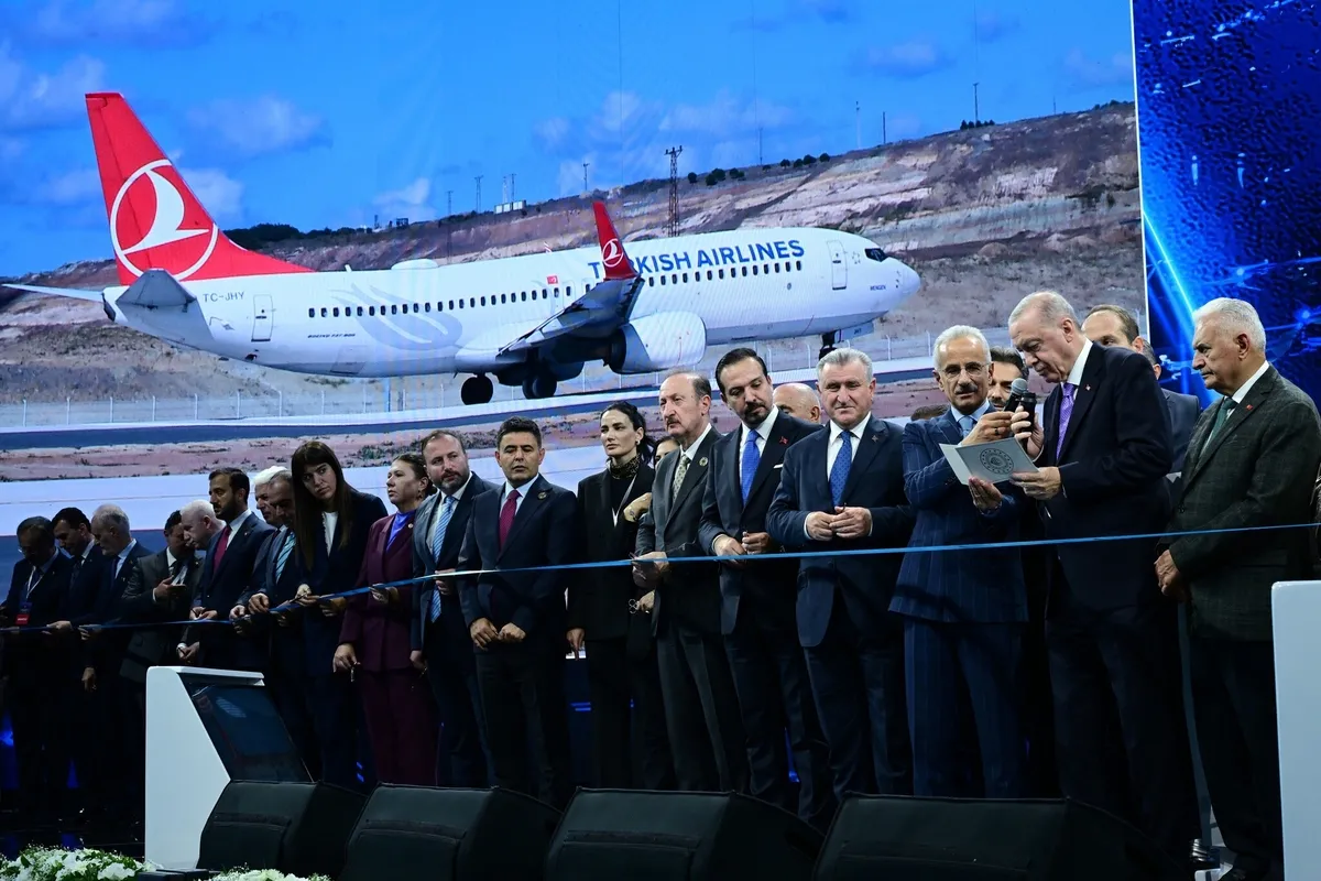 İstanbul Havalimanı'nda bir ilk! Başkan Erdoğan 4. ana pisti hizmete aldı: İlk uçak kalktı-5