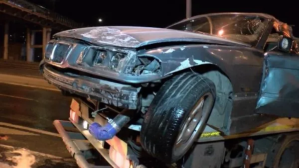 SON DAKİKA: Gece yarısı D100 Karayolu'nda feci kaza: Otomobilden fırlayan 1'i kadın 2 kişi yaralı-4