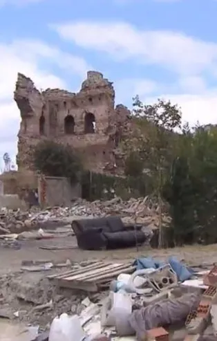 İstanbul'un 1.600 yıllık tarihi surları çökme tehlikesi ile karşı karşıya