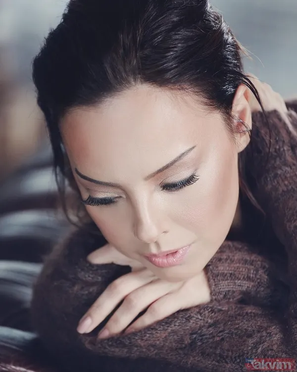 Ebru Gündeş’ten “güzel yürekli” dediği Armağan Çağlayan’a tam destek! Sarıp sarmalayıp paylaştı: “Yıllardır beyninde 3 tane klipsle...” - 7