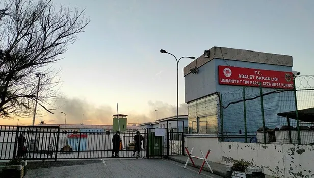 son-dakika-umraniye-cezaevinde-yangin-alarmi-1643990633472.jpeg Son dakika: Ümraniye Cezaevi'nde yangın alarmı! Adalet Bakanı Bekir Bozdağ son durumu açıkladı-2