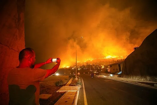 mersindeki-orman-yangininda-son-durum-alevler-karayoluna-ulasti-mudahale-11-ucak-29-helikopter-138-arazoz-15-d-1662590349032.jpg Mersin’deki orman yangınında son durum: Alevler karayoluna ulaştı, müdahale 11 uçak, 29 helikopter, 138 arazöz, 15 dozer, 850 personel ile devam ediyor-9