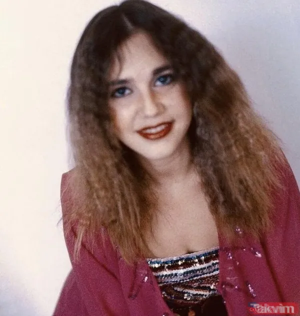 Müge Anlı da lepiska saçlarıyla '20'li yaşlar challenge' akımına uydu! Güzelliğiyle mest eden Müge Anlı'nın gençliği ve Esra Erol... - 30