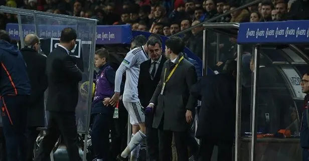 Burak Yılmaz'dan şok tepki! Soyunma odasına gitti