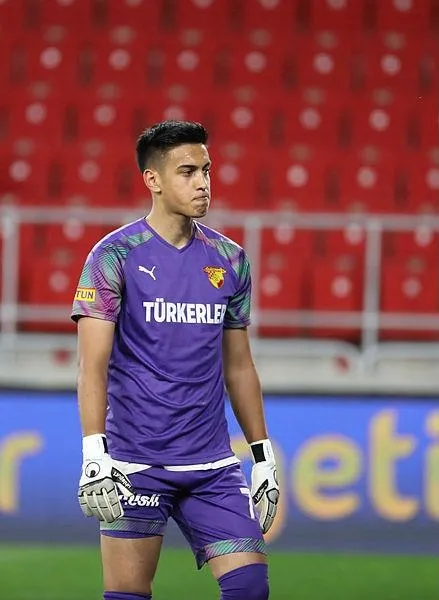 fenerbahce-goztepenin-24-yasindaki-file-bekcisi-irfan-can-egribayati-kiralik-olarak-kadrosuna-katti-1659555573932.jpeg Fenerbahçe Göztepe'nin 24 yaşındaki file bekçisi İrfan Can Eğribayat'ı kiralık olarak kadrosuna kattı-4