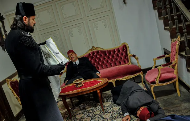 payitaht-abdulhamid-97-bolum-fragmani-yayinlandi-mi-abdulhamid-hamlelerini-planlanlamaya-basliyor-1573850945120.jpg Payitaht Abdülhamid 97. bölüm fragmanı yayınlandı mı? Abdülhamid hamlelerini planlanlamaya başlıyor!-2
