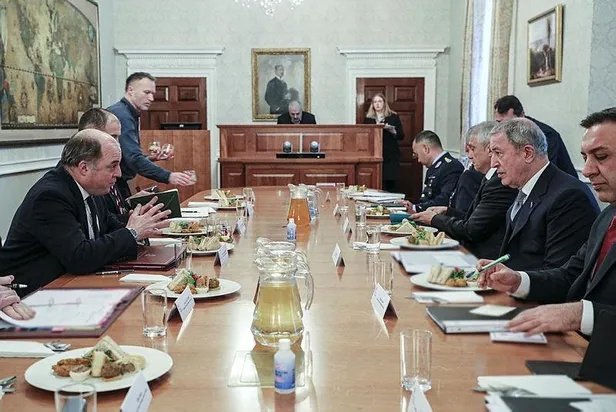 ankara-londra-hattinda-kritik-temas-milli-savunma-bakani-hulusi-akar-ingiliz-mevkidasi-ben-wallace-ile-gorustu-1673891458046.jpeg Ankara - Londra hattında kritik temas! Milli Savunma Bakanı Hulusi Akar İngiliz mevkidaşı Ben Wallace ile görüştü-3