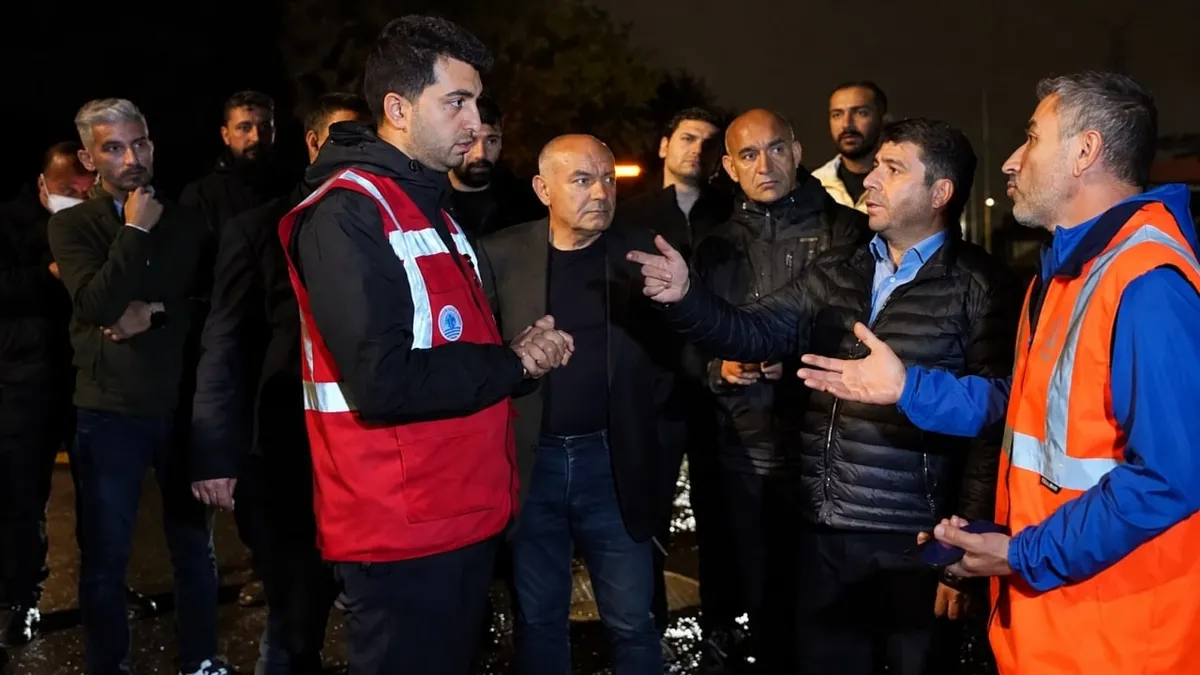 Tuzla'daki iki mahallede koku alarmı: Sorumlusu İSKİ