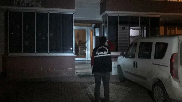 kocaelide-bir-kisi-tabancasini-temizlerken-annesini-vurdu-1609271284732.jpeg Kocaeli'de bir kişi tabancasını temizlerken annesini vurdu-3