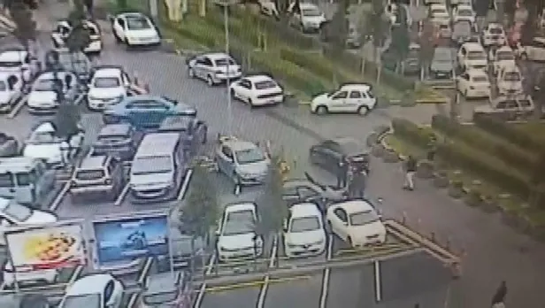 chpli-ibb-mudurunun-yaptigi-magandalik-pes-dedirtti-vatandasi-oldurmeye-tesebbus-polis-ekiplerine-hakaret-ve-tehdit-1641432174332.jpeg CHP'li İBB müdürünün yaptığı magandalık pes dedirtti! Vatandaşı öldürmeye teşebbüs... Polis ekiplerine hakaret ve tehdit-4