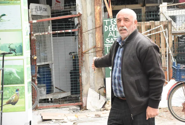 sivasta-is-haninin-icindeki-kullanilmayan-dukkani-fareler-basti-esnaf-isyan-etti-1652091808635.jpg Sivas'ta iş hanının içindeki kullanılmayan dükkanı fareler bastı! Esnaf isyan etti-5