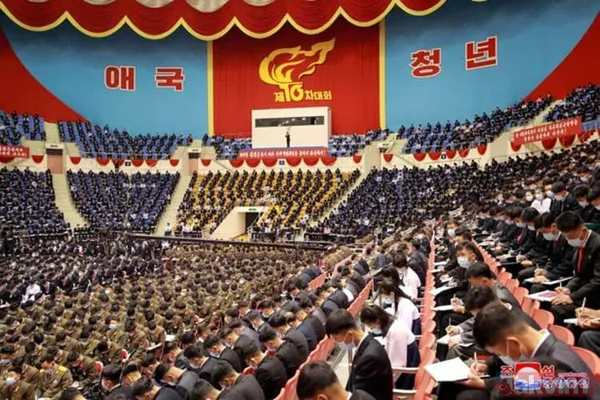 Kuzey Kore lideri Kim Jong-un Güney Kore dizi-filmleri satan adamı ailesi ve 500 kişinin gözü önünde idam ettirdi - 15