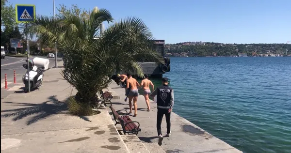 sokaga-cikma-kisitlamasina-ragmen-istanbul-bogazinda-yuzenler-polisi-gorunce-giyinmeden-kacti-1620974948925.jpg Sokağa çıkma kısıtlamasına rağmen İstanbul Boğazı'nda yüzenler polisi görünce giyinmeden kaçtı-5