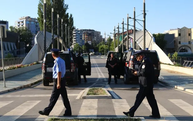 Kosova-Sırbistan gerginliği sonrası Mitrovica'da sessizlik hakim! Karar 1 ay ertelendi-6