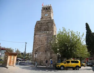 Antalya'da şoke eden olay! Tarihi Saat Kulesi'ndeki saati çalıp yerine plastik saat takmışlar