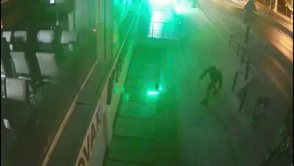 Esenyurt'ta 'siparişim gecikti' diyen kadından önce bıçaklı sonra taşlı saldırı-3