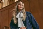 Sinem Kobal’dan düğün sonrası taze kareler! Yeni gelin Katie Christie ile pozları sosyal medyayı salladı