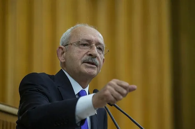 CHP'de kurultay kavgası! Yumruklar havada uçuştu