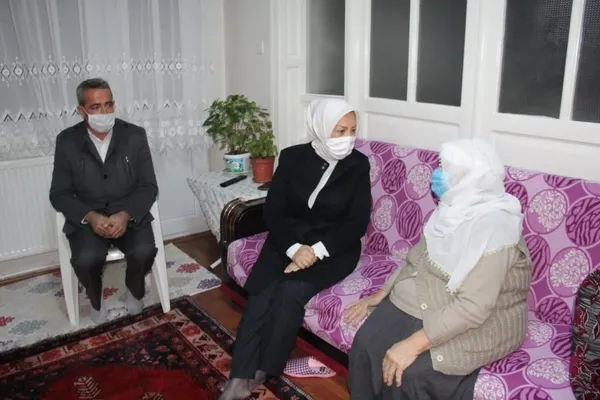 gectigimiz-hafta-vefat-eden-gazeteci-ahmet-kekecin-annesi-ahmet-kendisini-ovmedi-ovunmedi-1605951758812.jpg Geçtiğimiz hafta vefat eden gazeteci Ahmet Kekeç'in annesi: Ahmet kendisini övmedi övünmedi-2