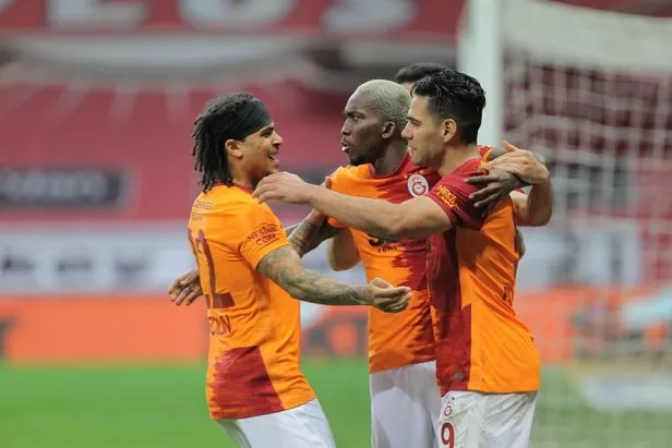 Galatasaray Besiktas Fenerbahce Kim Nasil Sampiyon Olur Sampiyonluk Yarisi Kizisti Ikili Averajda Son Durum Takvim
