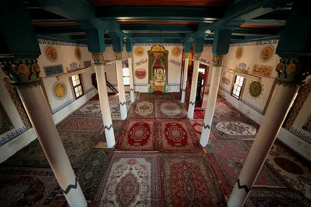 Denizli'de Tabae Antik Kenti içindeki 6 asırlık cami ibadete açıldı-1