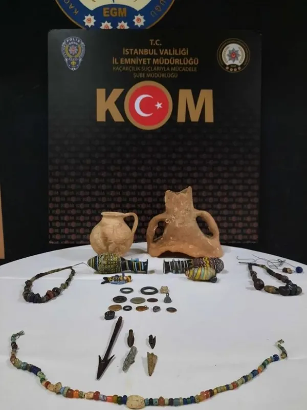 son-dakika-istanbulda-operasyon-237-parca-tarihi-eser-ele-gecirildi-1624691936247.jpg SON DAKİKA: İstanbul'da operasyon! 237 parça tarihi eser ele geçirildi-4