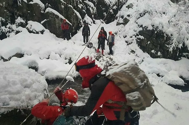 Uludağ'da kayıp dağcıları arayan AKUT üyeleri başından geçenleri anlattı
