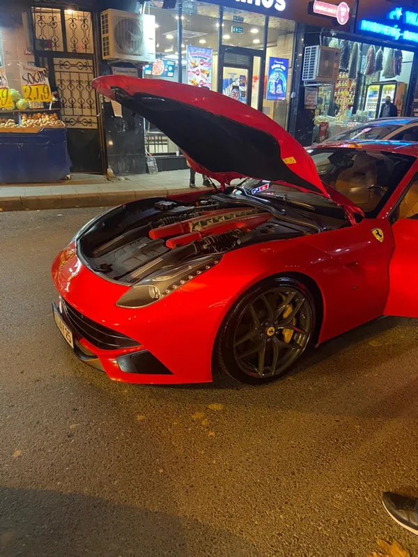 almanyadan-turkiyeye-gelen-5-milyon-lira-degerindeki-ferrari-f12-berlinetta-kagithanede-yolda-kaldi-calistirilamadi-1607754699904.jpg Almanya'dan Türkiye'ye gelen 5 milyon lira değerindeki Ferrari F12 Berlinetta Kağıthane'de yolda kaldı çalıştırılamadı-9