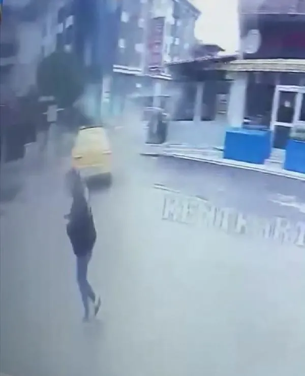 Edirne'de midibüsün çarptığı kadın öldü: Korkunç kaza araç kamerasında-5