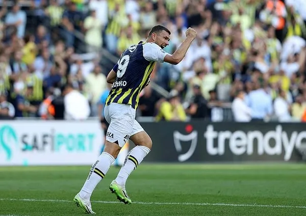 fenerbahcenin-yildizi-edin-dzeko-davranislariyla-genclere-ornek-oluyor-1695852689423.jpeg Fenerbahçe'nin yıldızı Edin Dzeko davranışlarıyla gençlere örnek oluyor!-2