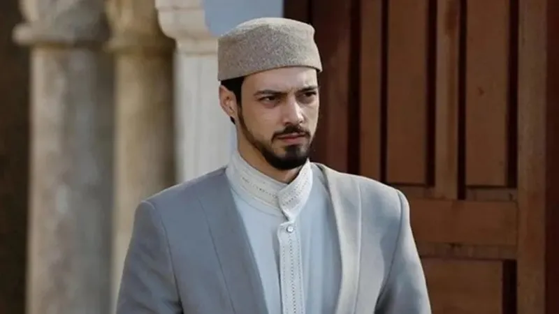 kizil-goncalar-bitti-yerine-o-gececek-ozgu-namal-o-projeye-donuyor-2-basrol-ayriligi-sonrasi-1718337728168.jpg Özgü Namal o projeye dönüyor! Kızıl Goncalar bitti, yerine geçecek! 2 başrol ayrılığı sonrası...-3