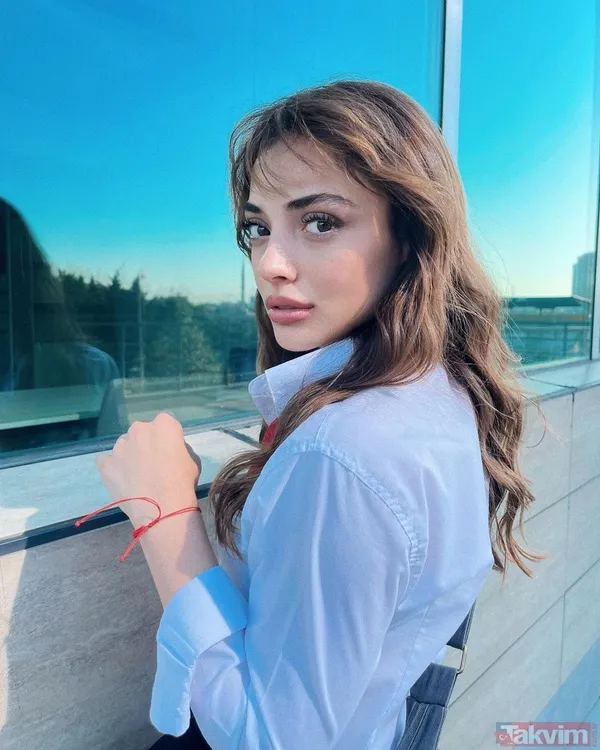 Duy Beni’nin Ekim’i Rabia Soytürk göğüs dekoltesinde sınır tanımadı! Sütyensiz pozları sosyal medyayı ikiye böldü! Caner Topçu'nun partneri... - 21