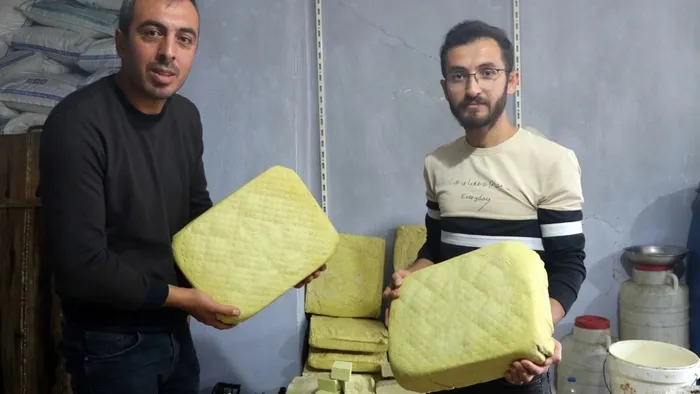 Şimdi yılda 15 milyon TL kazanıyorlar! Küçücük dükkanda üretmeye başladılar!-2