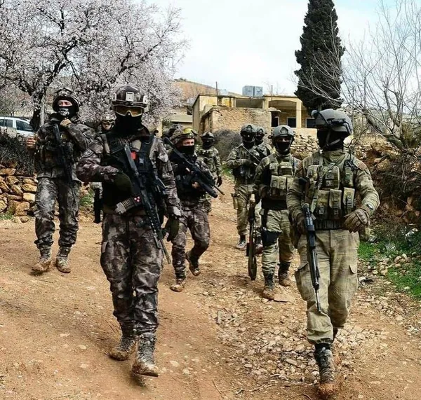 Türk Silahlı Kuvvetleri adım adım profesyonel orduya geçiyor-2