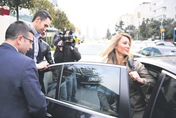Gönlünü Cenk Küpeli’ye kaptıran Demet Şener, aşkıyla el ele Etiler’deydi-7
