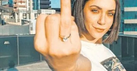 Fulya Zenginer, bir buçuk yıldır aşk yaşadığı sevgilisi Kuntay Tarık Evren'den evlenme teklifi aldı