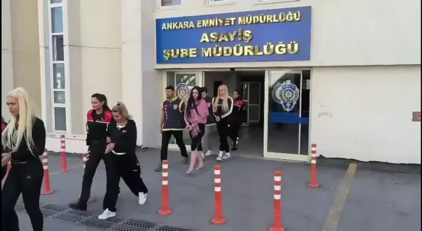 sosyal-medyada-mustehcenlik-operasyonu-sarkici-tugba-ekinci-dahil-5-kisi-gozaltina-alindi-1788621206597.jpeg Sosyal medyada müstehcenlik operasyonu! Şarkıcı Tuğba Ekinci dahil 5 kişi gözaltına alındı-2