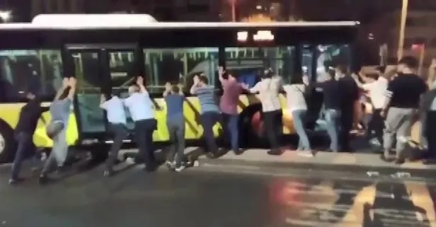 İETT için sıradan bir gün! Üsküdar'da refüjde asılı kaldı