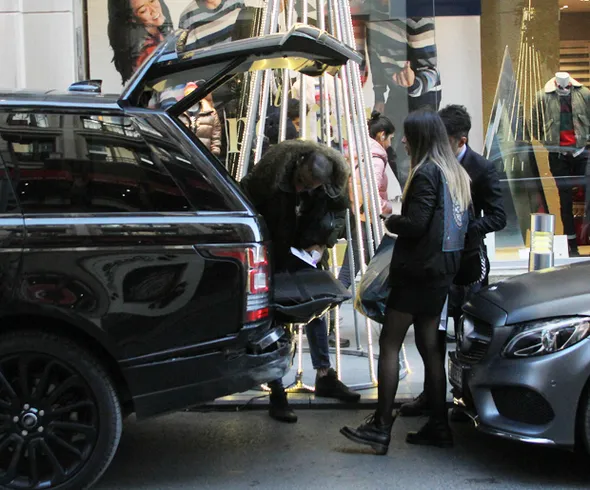 Cenk Tosun'un otomobiline çarptılar!-1