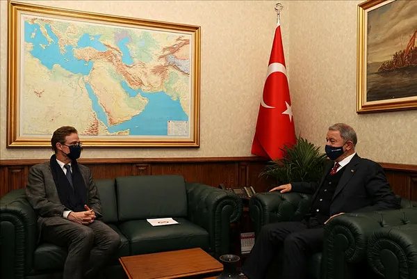 milli-savunma-bakani-hulusi-akar-ab-turkiye-delegasyonu-baskanini-kabul-etti-1612798187568.jpg