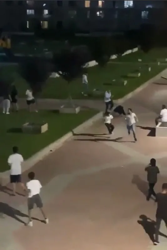 Esenyurt'ta bu kez site karıştı: Savaş gibi kavga - 2