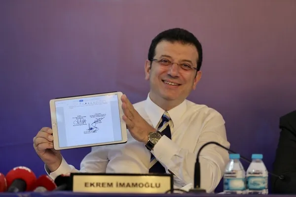 ekrem-imamoglu-belediyecilikte-sinifta-kaldi-hafriyat-doldurulan-yer-icin-2-kez-toren-duzenledi-1687282557227.jpeg Vizyonsuz Ekrem İmamoğlu'nun sıfır belediyeciliği tekrar gündem oldu! Hafriyat doldurulan yer için utanmadan 2. kez tören düzenledi...-7