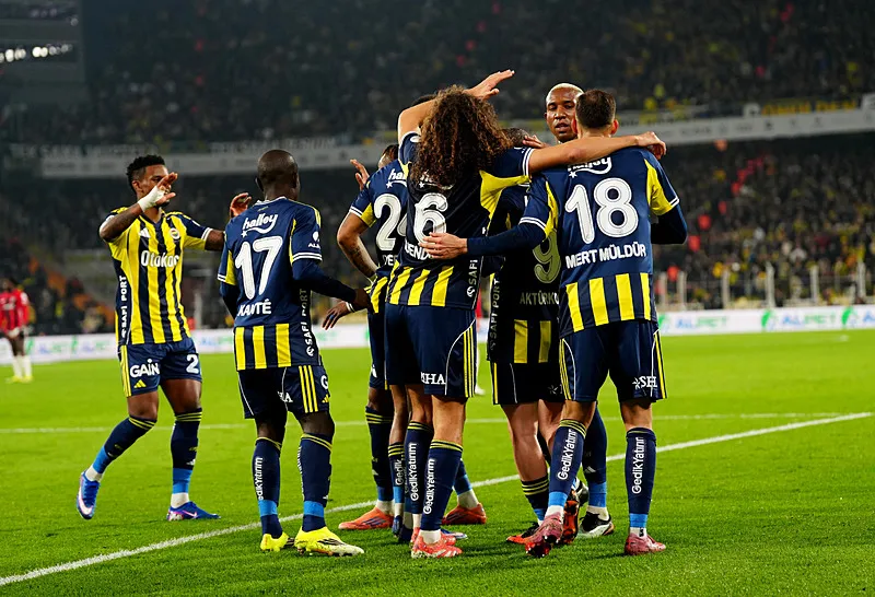 Spor yazarları Fenerbahçe - Gençlerbirliği maçını değerlendirdi! "Hakemliğin iflas gecesi" - 11