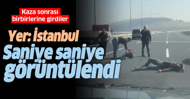 Kaza sonrası tekme ve yumruklar havada uçuştu! Birbirlerine girdiler