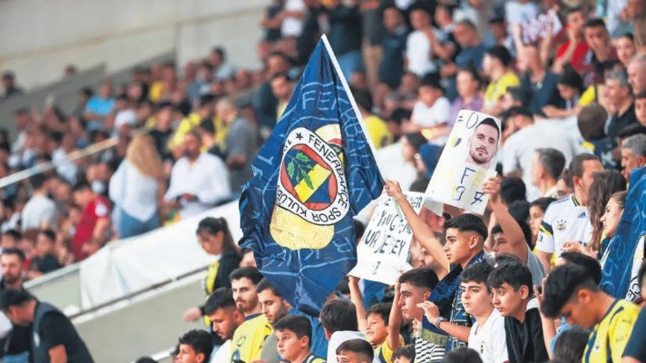 Fenerbahçeli taraftarlardan yönetime büyük tepki