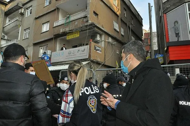 bunlarda-yuz-yok-sirnakta-hdpliler-pkkya-tepki-icin-eylem-yapan-teror-magduru-anneleri-tasladi-1608228429692.jpeg Bunlarda yüz yok! Şırnak'ta HDP'liler PKK'ya tepki için eylem yapan terör mağduru anneleri taşladı!-6