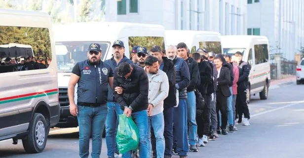 Kendilerini savcı olarak tanıtarak yaşlı kadını dolandırdılar!