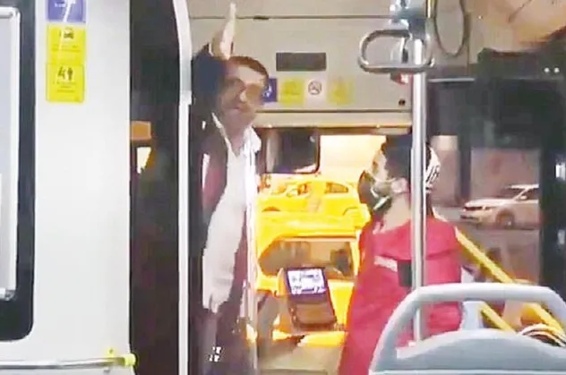 Bisikletiyle otobüse binen kadınla tartışan şoför açığa alındı