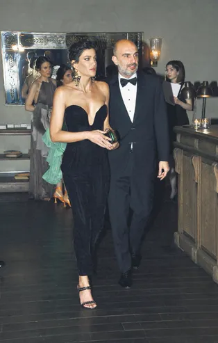 Berk Suyabatmaz'la karantinada olan Berrak Tüzünataç mutfaktaki hünerlerini sergiledi