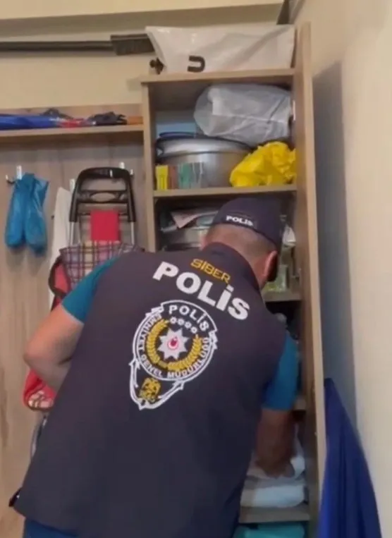 1790143242353.jpeg Kendilerini polis olarak tanıttılar, doktoru 12 saat beklettiler! Konya'da 8 milyon liralık dolandırıcılığın detayları ortaya çıktı-4